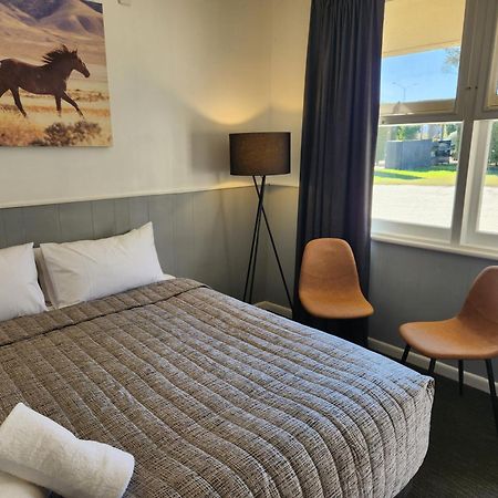 Calder Family Motel Bendigo Bagian luar foto