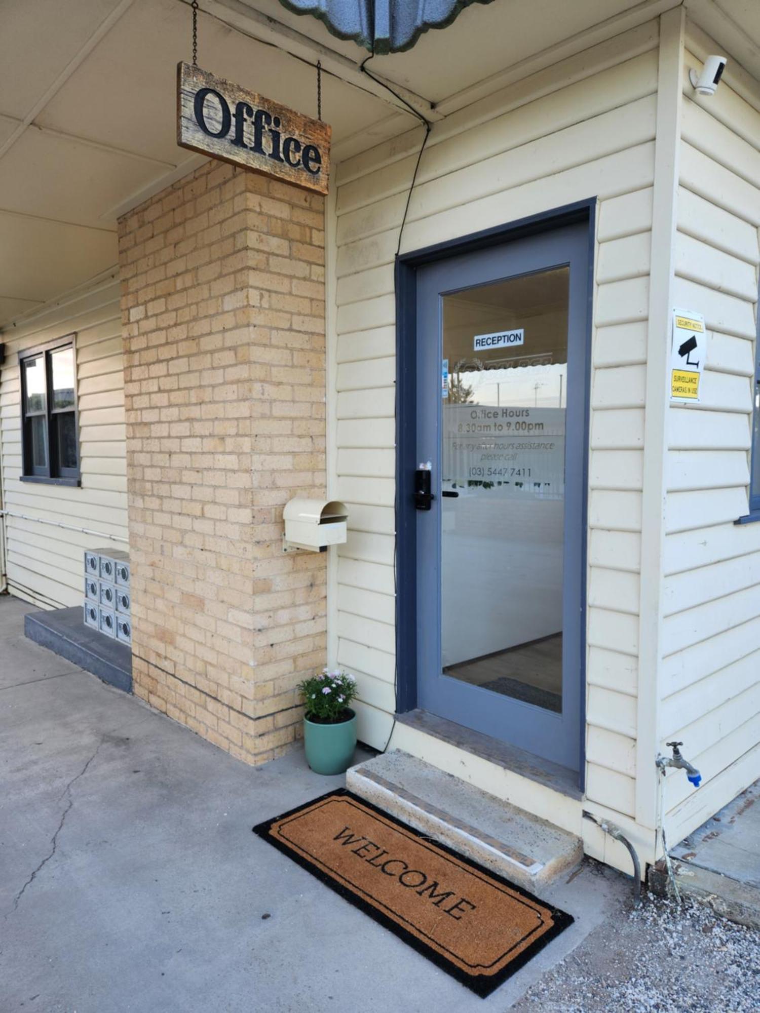 Calder Family Motel Bendigo Bagian luar foto