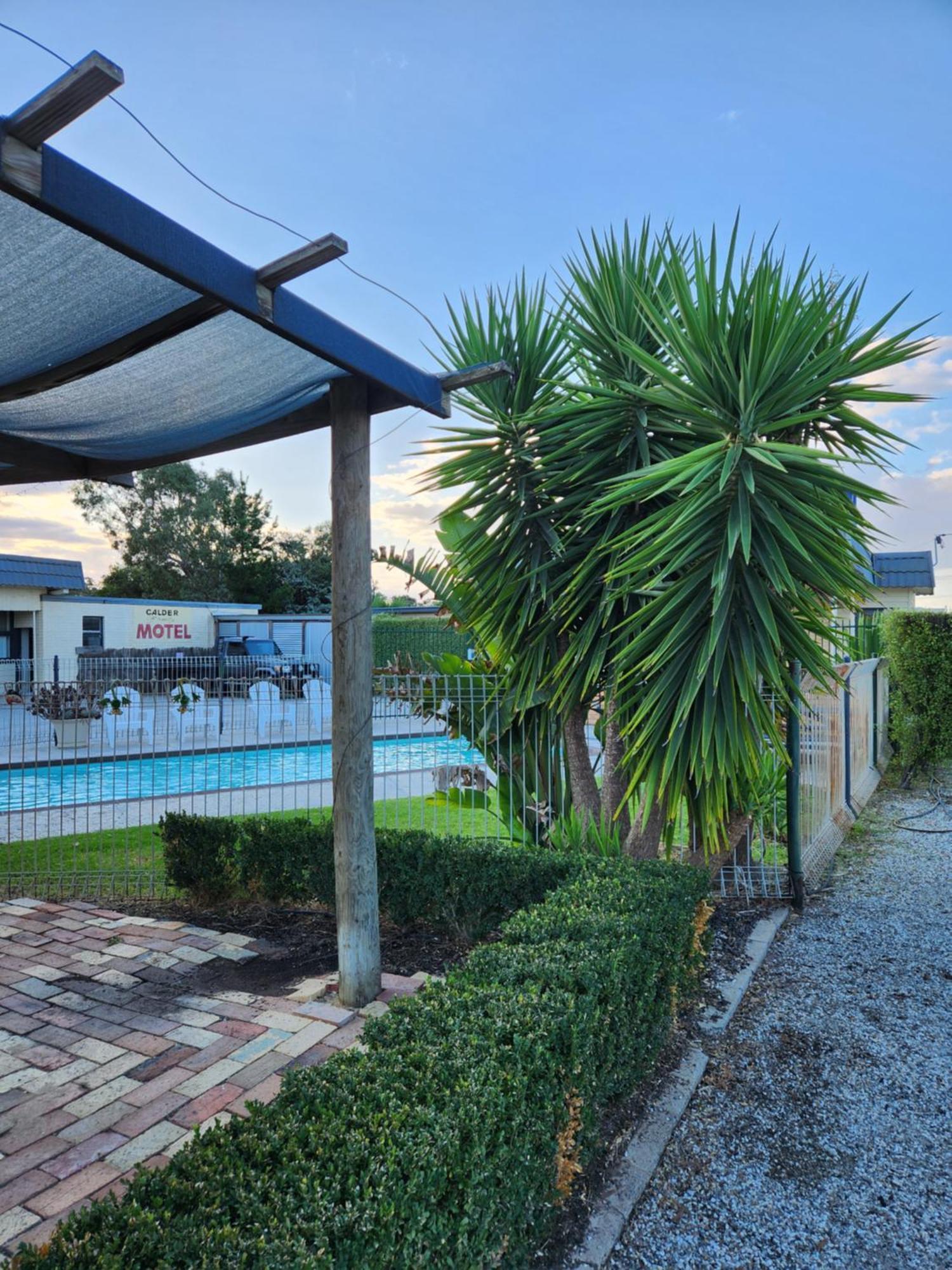 Calder Family Motel Bendigo Bagian luar foto