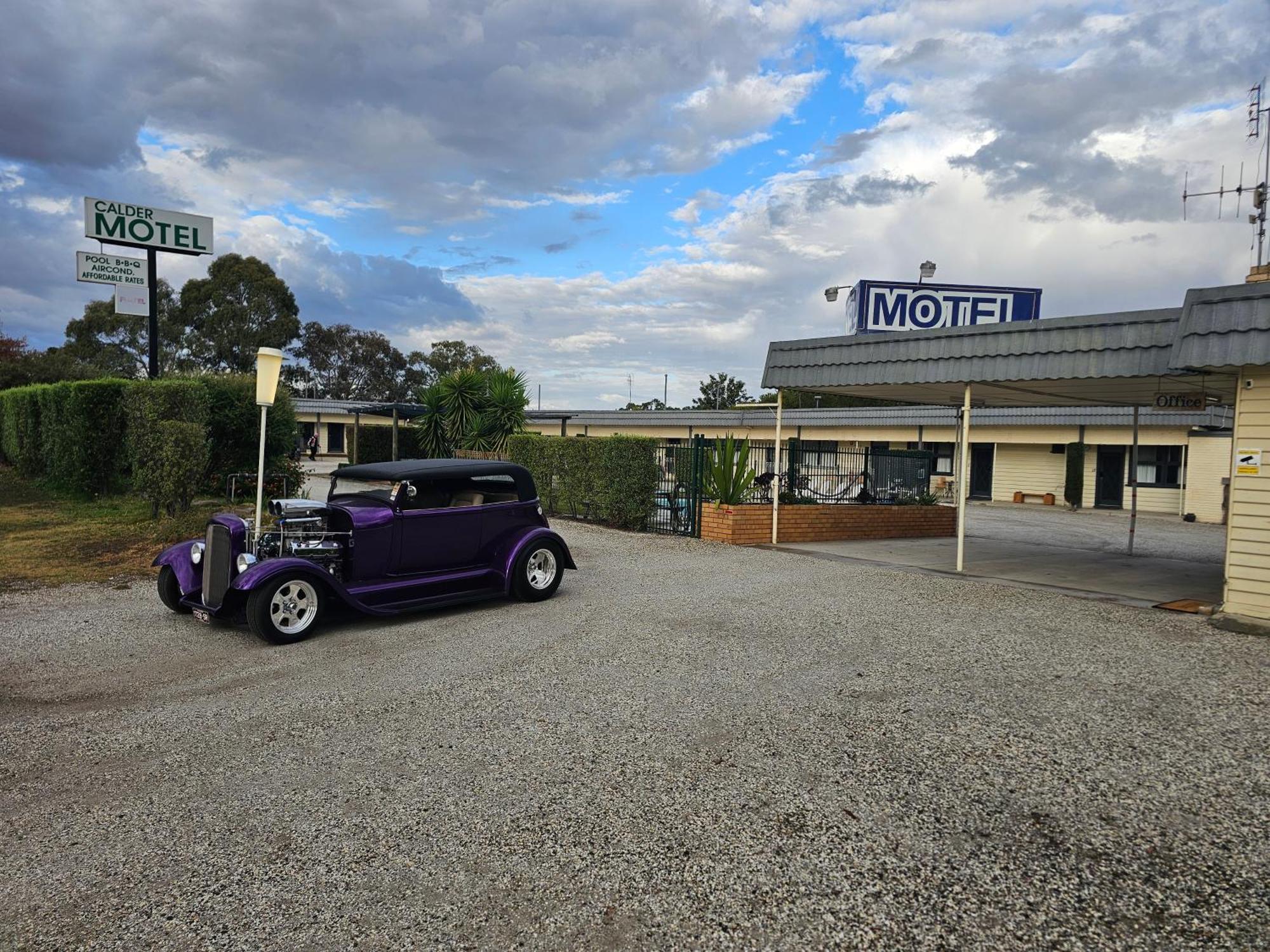 Calder Family Motel Bendigo Bagian luar foto