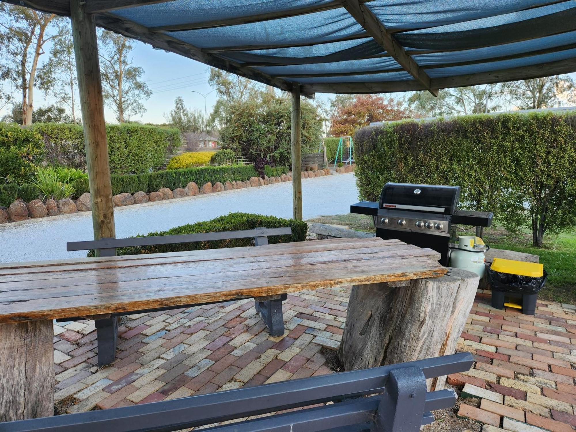 Calder Family Motel Bendigo Bagian luar foto
