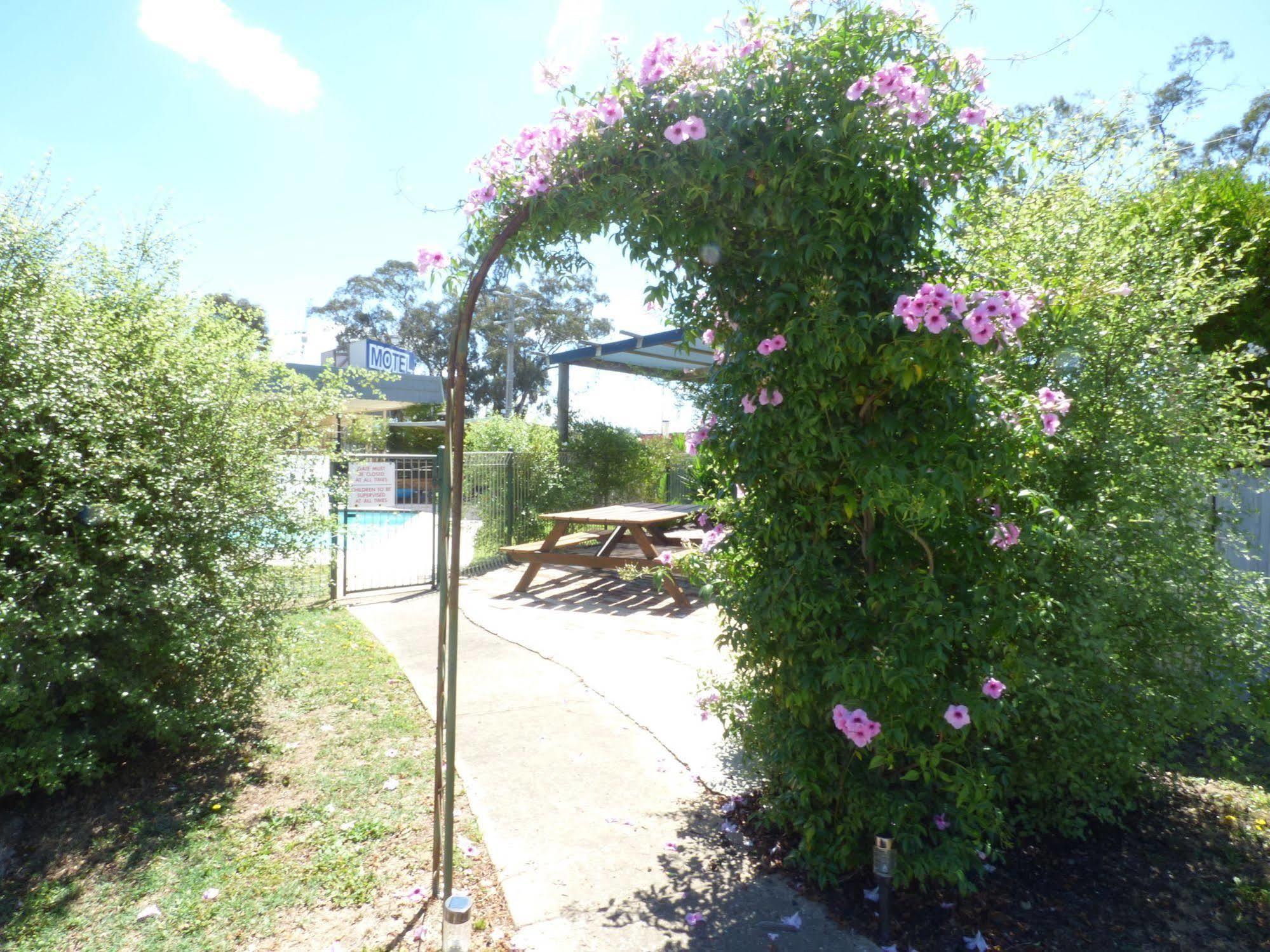 Calder Family Motel Bendigo Bagian luar foto